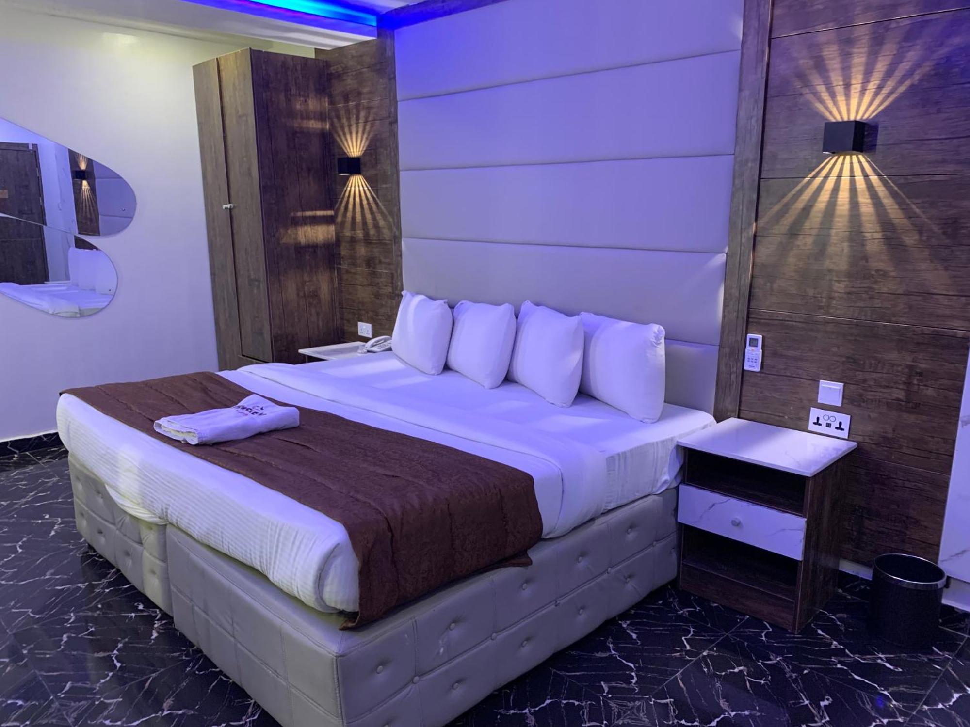 Presken Kuramo Waters Hotel Lagos Bagian luar foto
